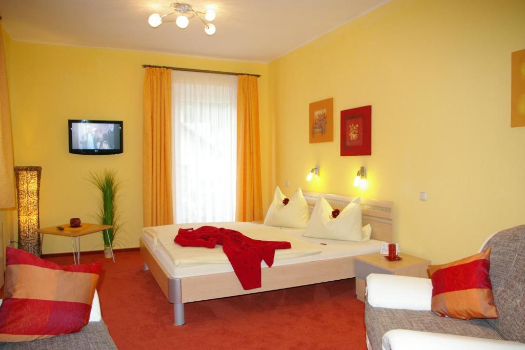 Hotel Heissinger Бад Бернек им Фихтелгебирге Стая снимка